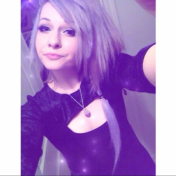 🌟 Meet your Posher 🌟 - Picture 3 of 8